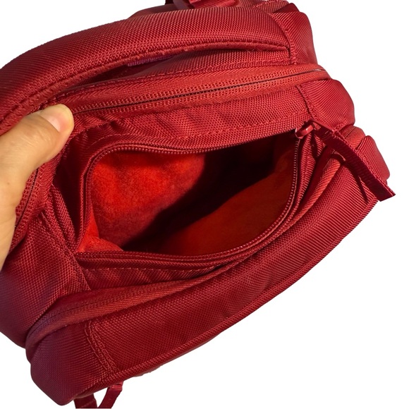 Incase ICON Backpack 23L Signal Red Backpack Modern Design Durable - Picture 6 of 11